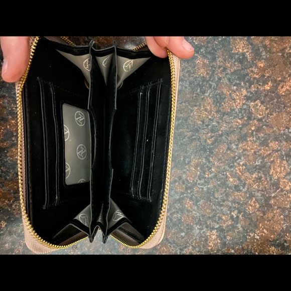 wallet - Picture 3 of 3